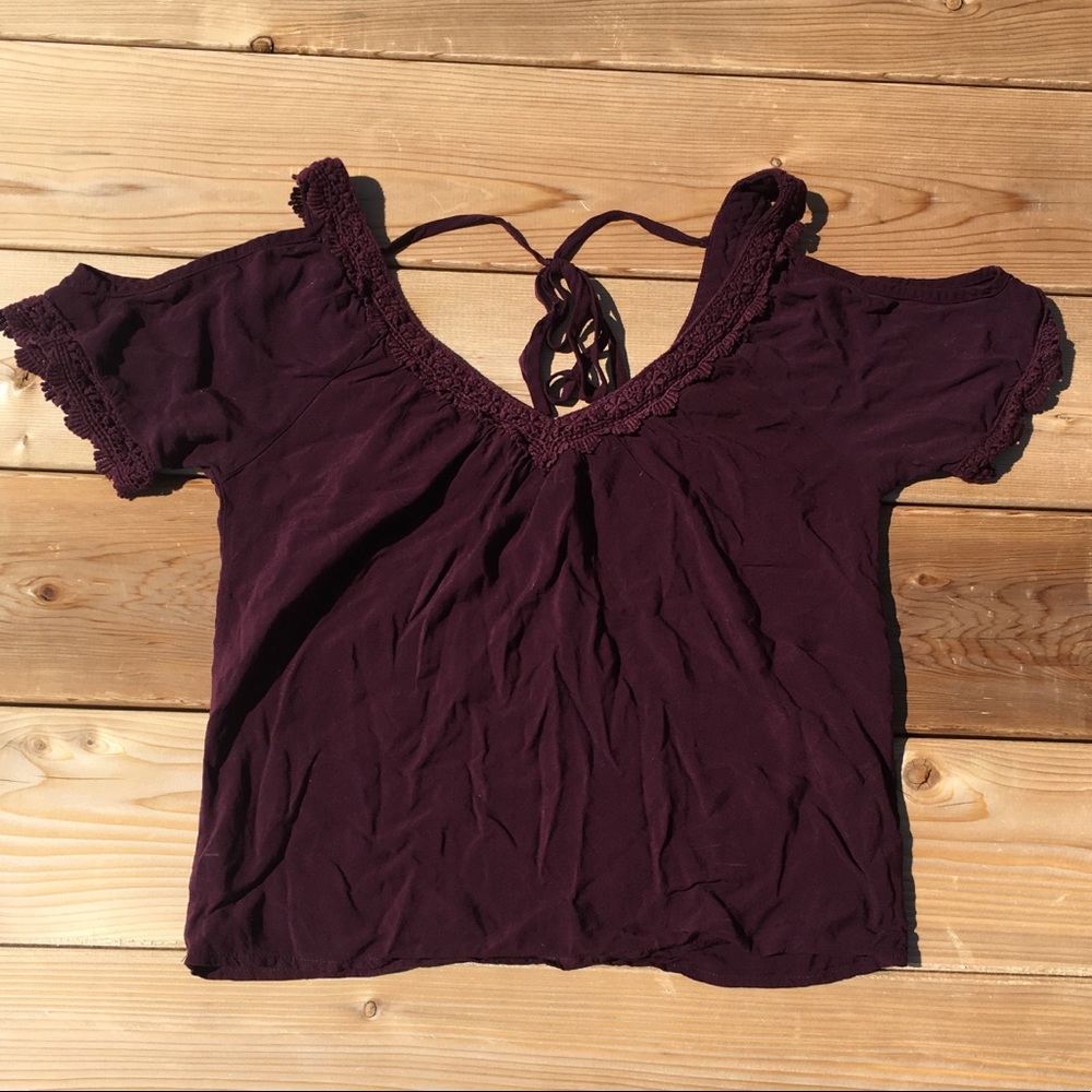 Open shoulder crochet detailing Pacsun top